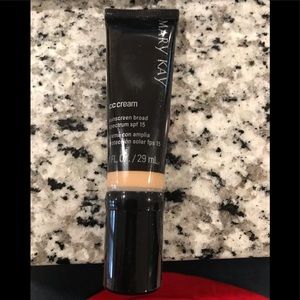 Mary Kay CC Cream Sunscreen Broad Spectrum